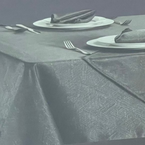 Decorative 60"x 84" Fabric Tablecloth with 6 Napkins. Gray. Oblong NEW - Picture 2 of 3